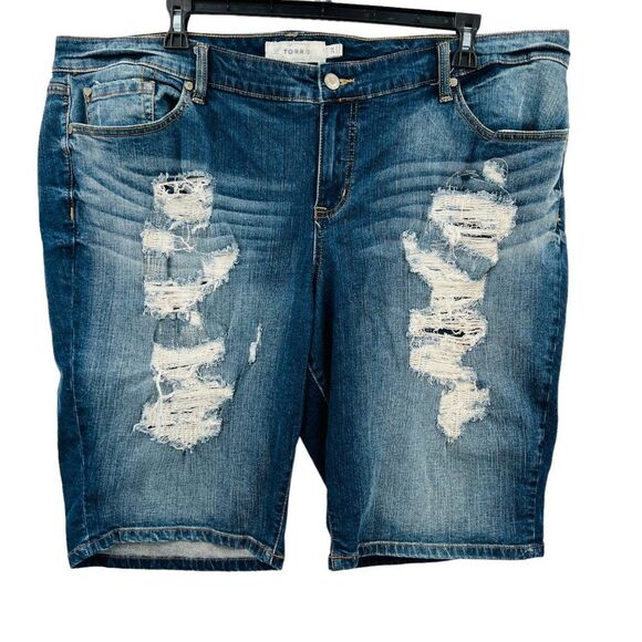 Torrid Boyfriend Bermuda Distressed Jean Shorts Size 24 - Picture 5 of 16